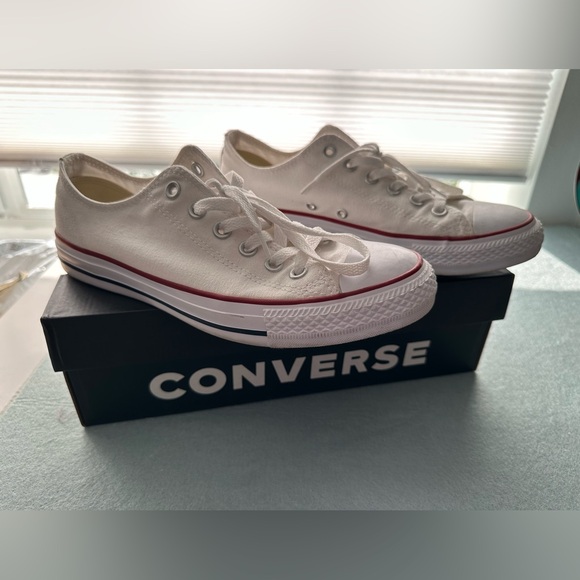 CONVERSE Chuck Taylor⭐️ ALL STAR ⭐️ White Low Top Shoes / Sneakers Canvas SZ 9 - Picture 1 of 7